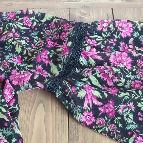 MISA Los Angeles Floral Flowy Flare Sleeve Blouse - Picture 11 of 13